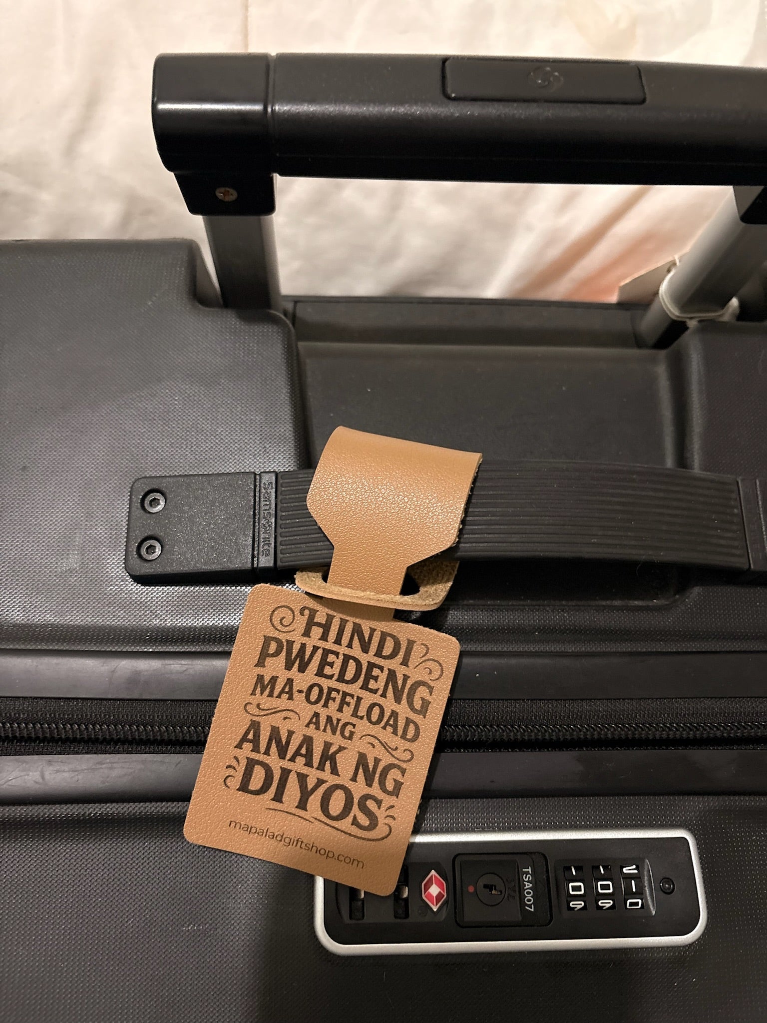 Hindi Pwedeng Ma-offload Leather Luggage Tag